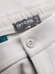 Krótkie spodenki męskie SLIM FIT z melanżowej strukturalnej dzianiny  jasnoszare V5 OM-SRCS-0166 M 9