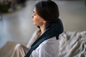 Masażer do szyi, karku, kołnierz masujący Medivon Hyperion masażer do ciała 6