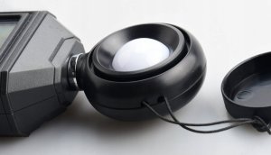 MIERNIK NATĘŻENIA ŚWIATŁA OŚWIETLENIA ŚWIATŁOMIERZ LUKSOMIERZ LUXOMETR LCD 4