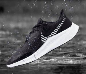 BUTY MĘSKIE NIKE QUEST 3 SHIELD SPORTOWE DO BIEGANIA CZARNE CQ8894 R. 40 5