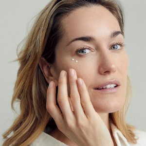 Krem pod oczy przeciwzmarszczkowy NIVEA Q10 4