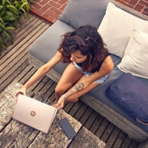 Piękny Różowy Laptop dla kobiety HP 14 Intel N4120 8GB RAM Intel UHD Win 11 5T9T7UA 9