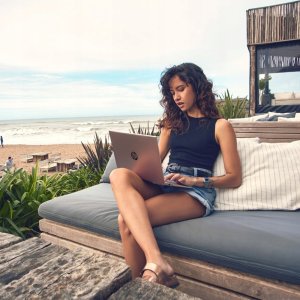 Piękny Różowy Laptop dla kobiety HP 14 Intel N4120 8GB RAM Intel UHD Win 11 5T9T7UA 10