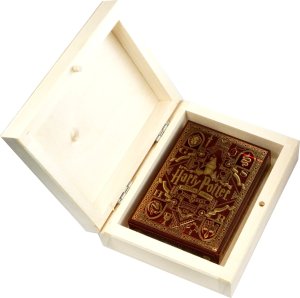 Karty do Gry BICYCLE HARY POTTER RED GRYFFINDOR 1 TALIA w Drewnianym Pudełku 1