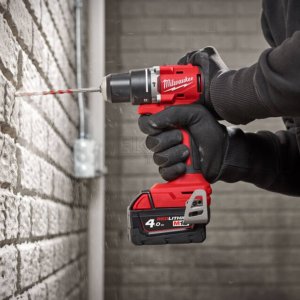 MILWAUKEE.UD.M18BLPDRCMC-402C SCREWDRIVER + LAMP AND SLEEVELESS 2