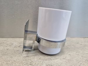 Wenko Kubek na szczoteczki do zębów QUADRO z uchwytem Turbo-Loc, WENKO 5