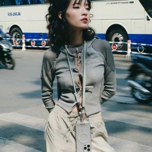 Skinarma Dyno uniwersalna smycz do       telefonu brzozowy/birch 7