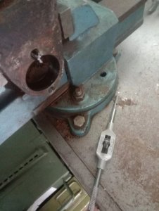 Zestaw gwintowników i narzynek calowych 24el metalowa walizka 7