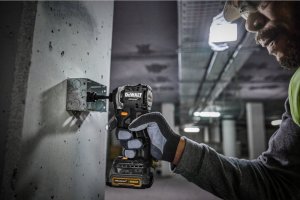 Zestaw elektronarzędzi Dewalt McLaren 6-elementowy (DCK200MP2T) 9