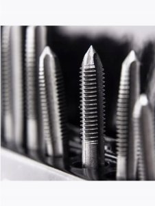 Zestaw gwintowników i narzynek 24el. (M5-M12) metalowa walizka 9