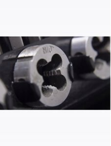 Zestaw gwintowników i narzynek 24el. (M5-M12) metalowa walizka 10