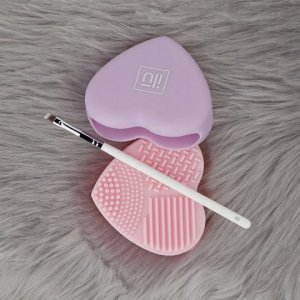 Ilu Skośny pędzel do makijażu oczu do kresek MU513 Angled Eyeliner Brush 4