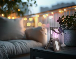 Lampa Owadobójcza UV na Komary Muchy Osy Ćmy Meszki i Inne Owady Przenośna Lampa Latarka "Insect Blitz Torch" 10