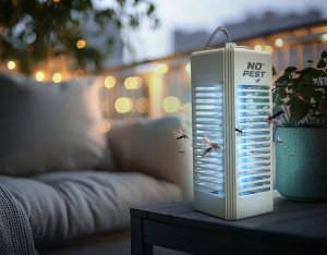 Lampa Owadobójcza UV na Komary Muchy Osy Ćmy Meszki i Inne Owady Przenośny Lampion Lampa "Insect Blitz Lumeo" w Kolorze Ciemnym 10