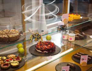 Odstraszacz na Muchy Osy Muszki Owocówki Meszki Inne Owady Wiatrak do Odstraszania Owadów "Buzz Swirl" 10