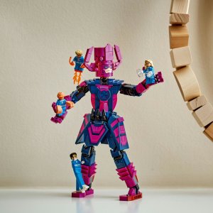 LEGO Marvel Figurka Fantastycznej Czwórki kontra Galactus (76316) 4