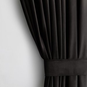 AmeliaHome Zasłona VELVET styl klasyczny przelotki srebrne 140x245 czarna 1