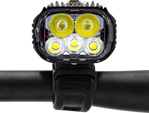 Lampka przednia Lezyne Mega Drive 2400+, 2400 lumenów, USB-C, czarna + Powerbank Infiniti Pack XL, walizka 7