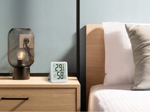Cyfrowy termometr mini stacja pogody higrometr pokojowy na baterię magnes 7