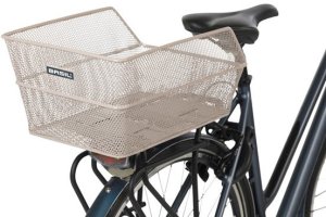 Kosz na tylny bagażnik BASIL CENTO Basil Cento, stalowy, o gęstych oczkach, montaż na stałe na bagażniku (wraz z materiałem mocującym), skośna, stabil 6