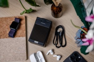 Ładowarka MagSafe z głośnikiem i wyświetlaczem Newell induOne MagPlay do 3 urządzeń mobilnych 12