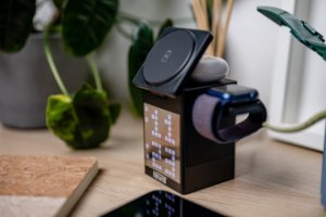 Ładowarka MagSafe z głośnikiem i wyświetlaczem Newell induOne MagPlay do 3 urządzeń mobilnych 15