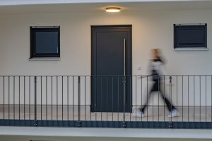 Oprawa z czujnikem ruchu i zmierzchu RS PRO A30 SC HF Bluetooth Mesh 20,7W LED 2534lm 3000K światło bazowe IP54 IK10 230V antracyt / aluminium 2