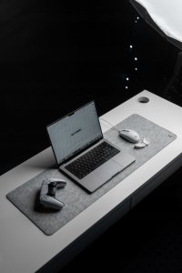 Deltahub - Minimalistic Desk Pad - Podkładka Ochronna na Biurko Jasnoszary M 2