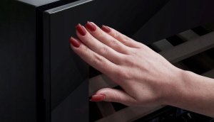 Chłodziarka do wina Berg BRGSW24 Winiarka czarna do zabudowy 24 butelki 4