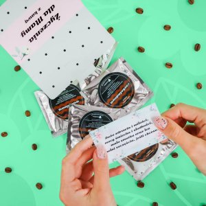 Dziękuję, że jesteś! Życzenia z kawą dla Mamy- prezent upominek zestaw 5 kaw smakowych aromatyzowanych na Dzień Matki 4