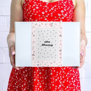 BOX zestaw prezentowy dla mamy "Najlepsza Mama". Najlepszy prezent upominek na Dzień Matki - zestaw kaw, zestaw herbat, świeca sojowa czekoladowa fanaberia, Kubek różany ogród, herbaty szczeście i rad 16