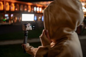 NEWELL NL4267 Zestaw Lampa LED RGB-W Rangha z dyfuzorem i statywem 4