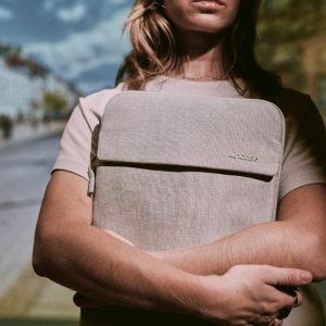 Incase Crosstown Sleeve with Woolenex - Pokrowiec z kieszenią MacBook Pro 14" (M4/M3/M2/M1/2024-2021) (Limestone) 11