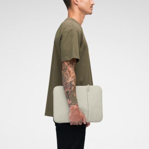 Incase Crosstown Sleeve with Woolenex - Pokrowiec z kieszenią MacBook Pro 14" (M4/M3/M2/M1/2024-2021) (Limestone) 7