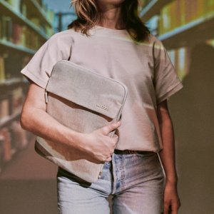 Incase Crosstown Sleeve with Woolenex - Pokrowiec z kieszenią MacBook Pro 14" (M4/M3/M2/M1/2024-2021) (Limestone) 9