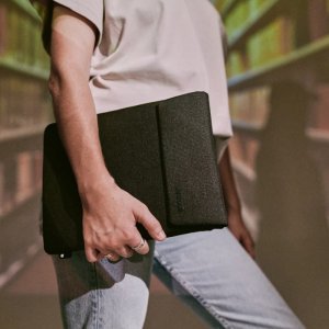 Incase Crosstown Sleeve with Woolenex - Pokrowiec z kieszenią MacBook Pro 14" (M4/M3/M2/M1/2024-2021) (Black) 12