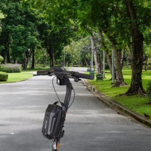 WILDMAN Etui/uchwyt na hulajnogę GD99X   Plus M sakwa na ramę czarna/black 7