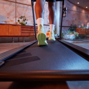 Składana bieżnia elektryczna T-24c Adidas z wyświetlaczem LED 4