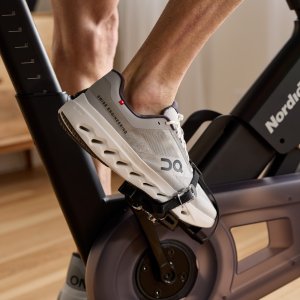 Rower spinningowy 24 Studio Bike NordicTrack z wyświetlaczem  dotykowym HD 12