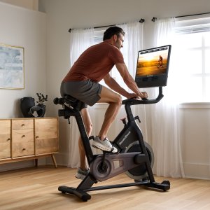 Rower spinningowy 24 Studio Bike NordicTrack z wyświetlaczem  dotykowym HD 4
