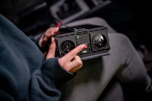 Przetwornica Newell NEWELL NL3381 Przetwornica napięcia z modyfikowaną sinusoidą - 24 V / 230 V, 1000 W 3