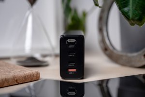 NEWELL SZYBKA ŁADOWARKA SIECIOWE DO TELEFONU 1x USB-A 3x USB-C 240 W 4