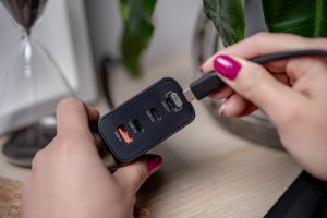 NEWELL SZYBKA ŁADOWARKA SIECIOWE DO TELEFONU 1x USB-A 3x USB-C 240 W 7