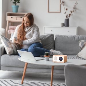 Radiobudzik z ładowaniem bezprzewodowym Manta RIMINI białe 5