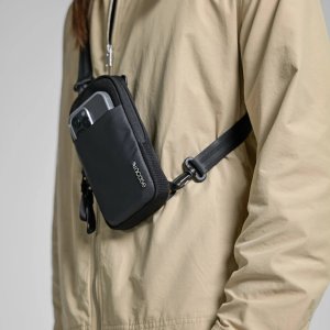 Incase Mała torba na ramię A.R.C. - Black 8