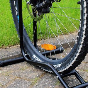 Stojak rowerowy serwisowy – uchwyt na koło 16-29" (10) 4