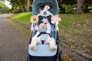 Tiny Love  Łuk z zabawkami Kraina Jednorożca beżowy 2