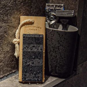 Ostrzałka do Żyletek Maszynek - Funkcjonalny Upominek dla Mężczyzny 4