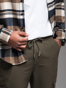 Męskie spodnie joggery z kieszeniami cargo i printem  ciemnooliwkowe V5 OM-PAJO-0200 XXL 2