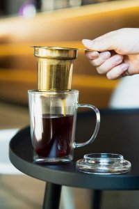 Vialli Design - Amo szklanka z podwójną ścianką ze stalowym zaparzaczem 300ml 4